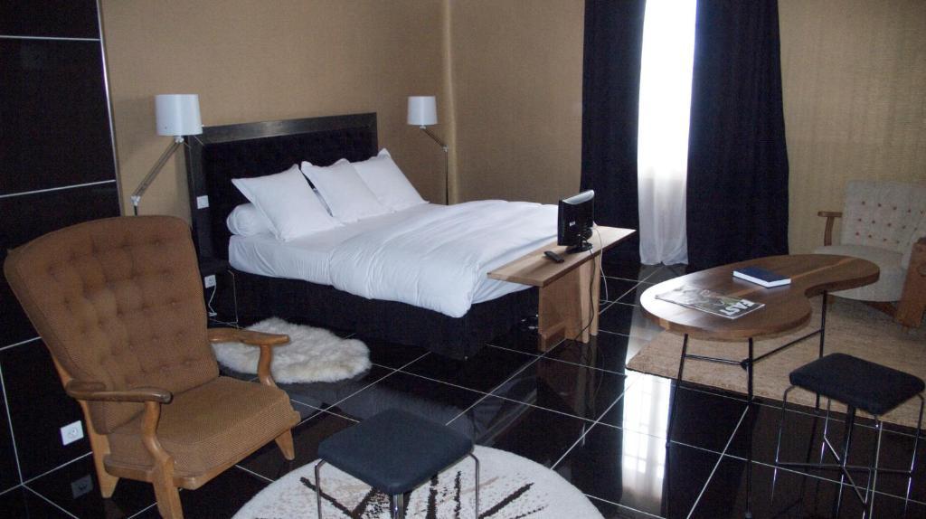 Hotel Saint Trophime Арль Номер фото
